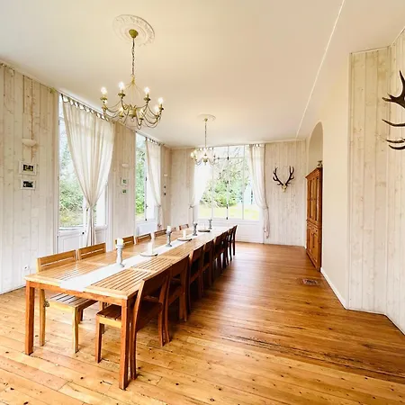 Château Des Fougères Sur