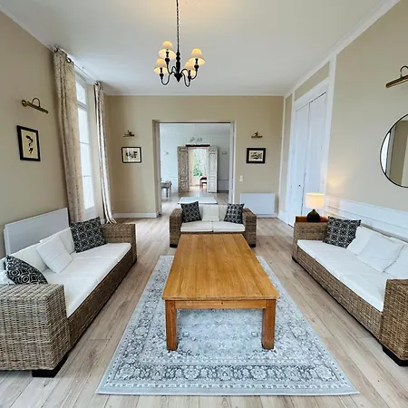 Villa Château Des Fougères Sur *