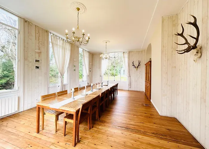 Chateau Des Fougeres Sur