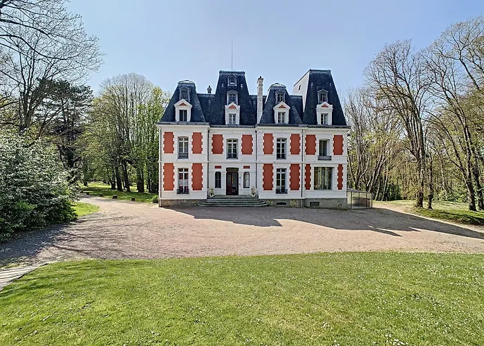 Chateau Des Fougeres Sur *