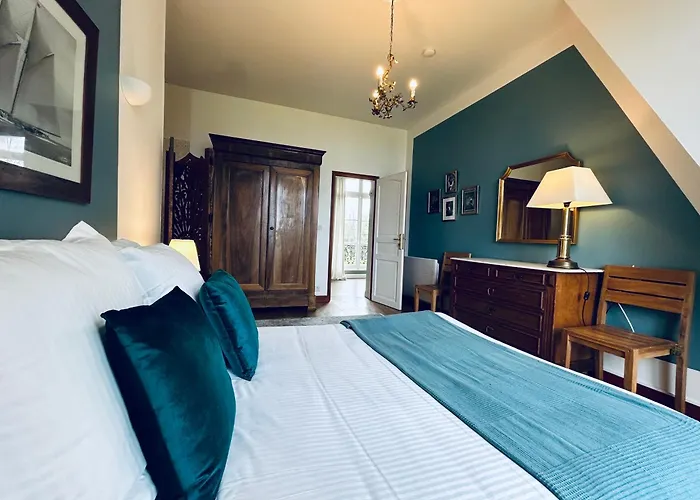 Chateau Des Fougeres Sur *